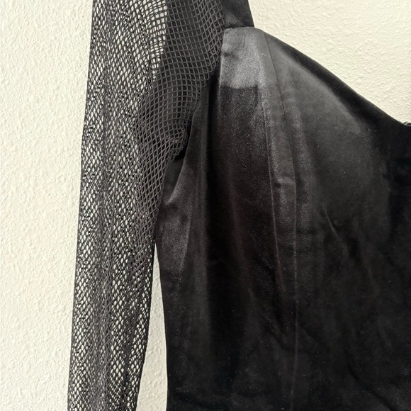 Elegant Black Long Sleeve Dress - Picture 2 of 7